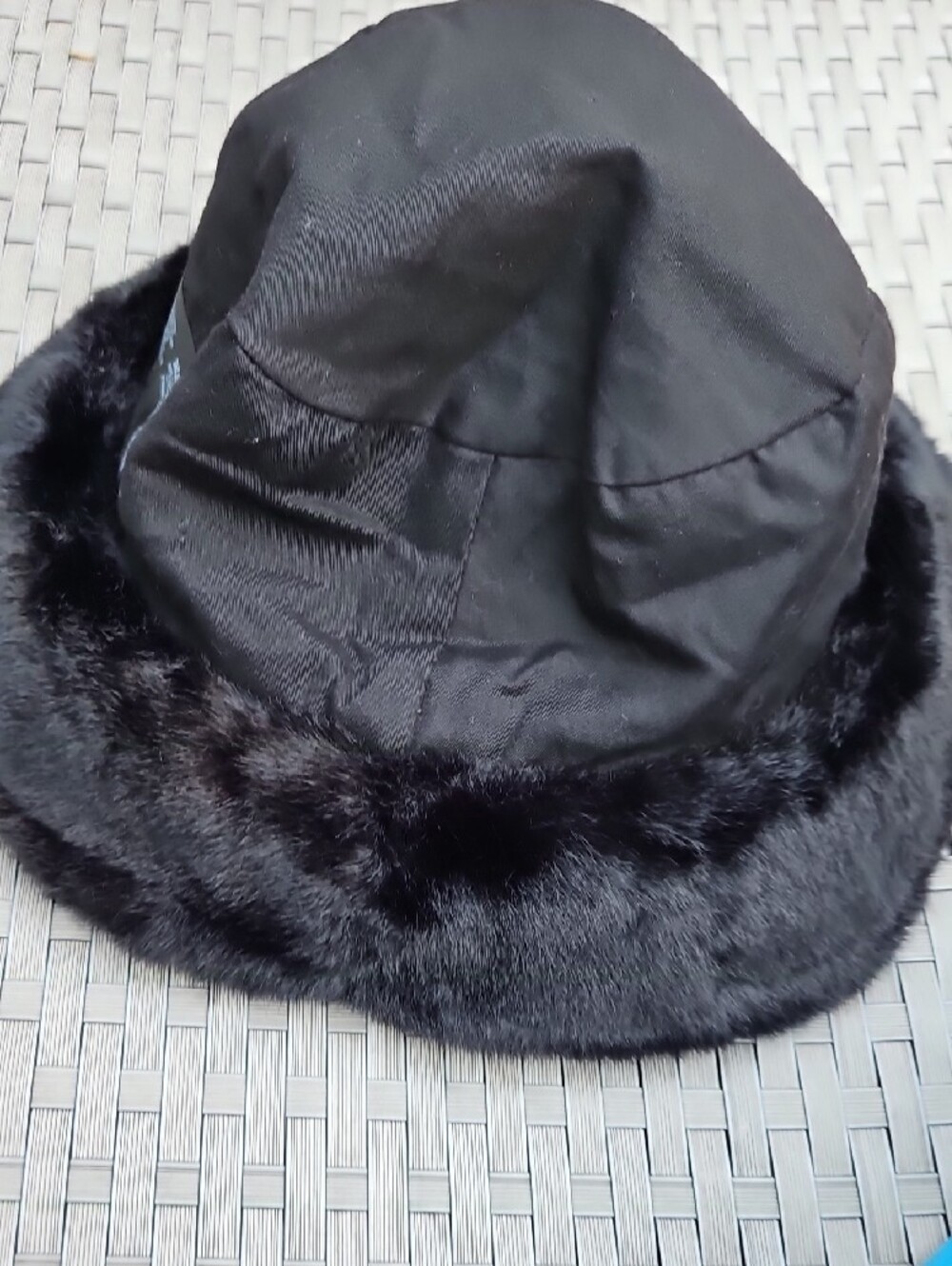 NWOT ASOS Design Black Faux Fur Roll Back Bucket Hat Size M-L - Picture 8 of 16